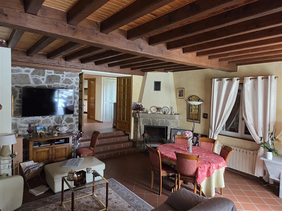 Maison à vendre, 142m², Bourg-Argental