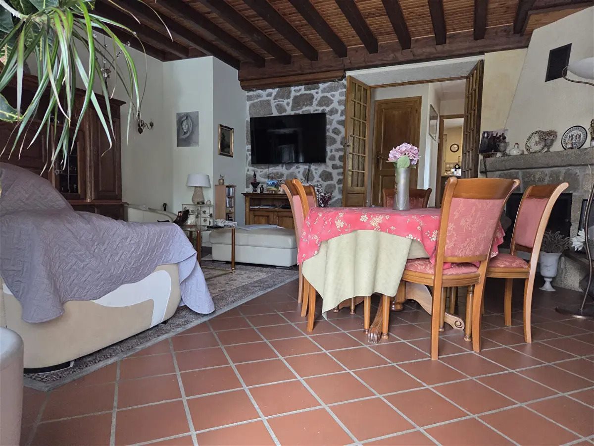 Maison à vendre, 142m², Bourg-Argental