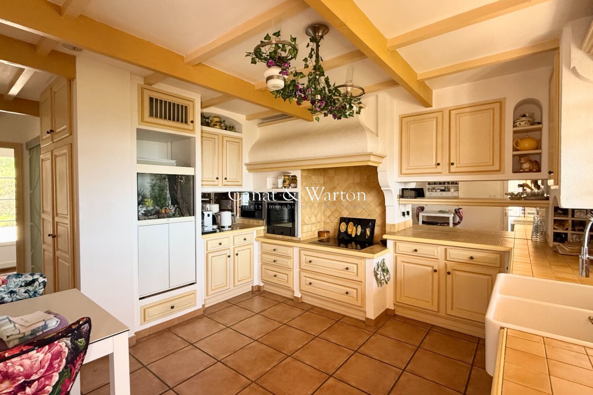 Maison à vendre, 280m², Roquebrune-sur-Argens