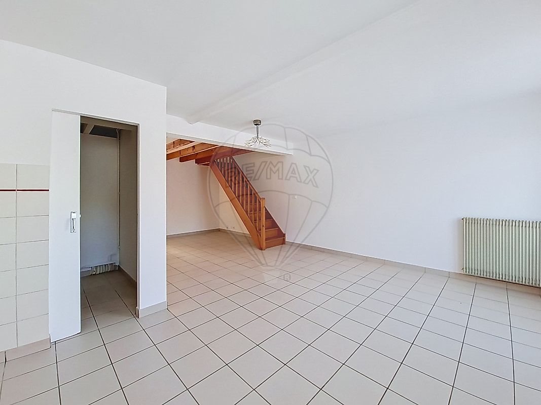 Maison à louer, 76m², Illats