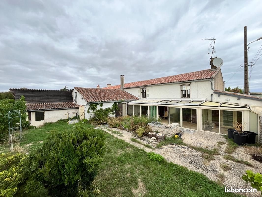 Maison à vendre, 206m², Saint-Jean-de-Sauves