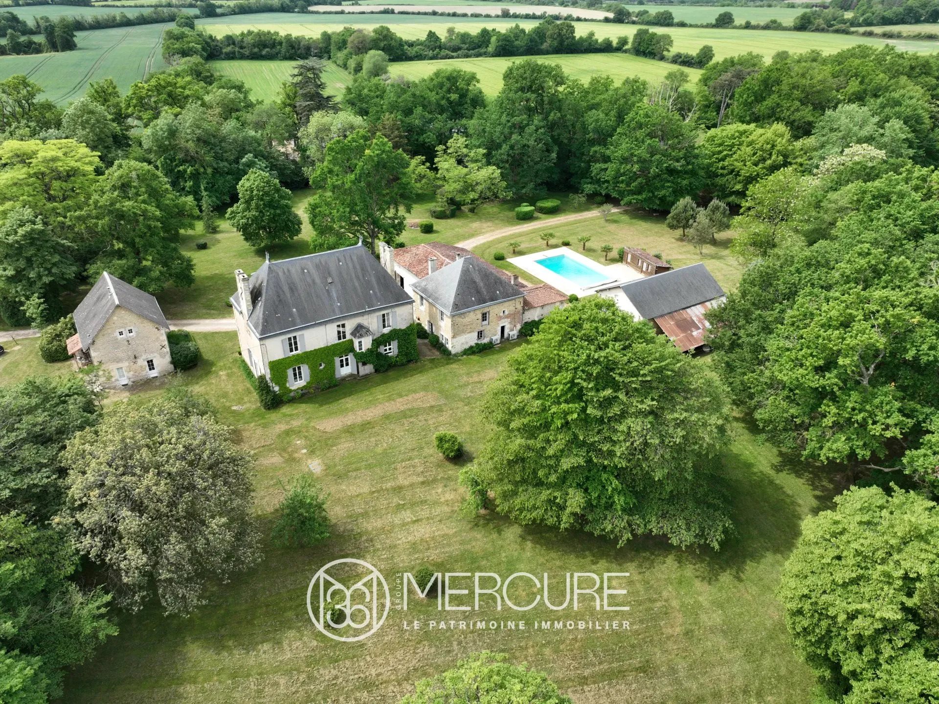 Maison à vendre, 439m², Gençay