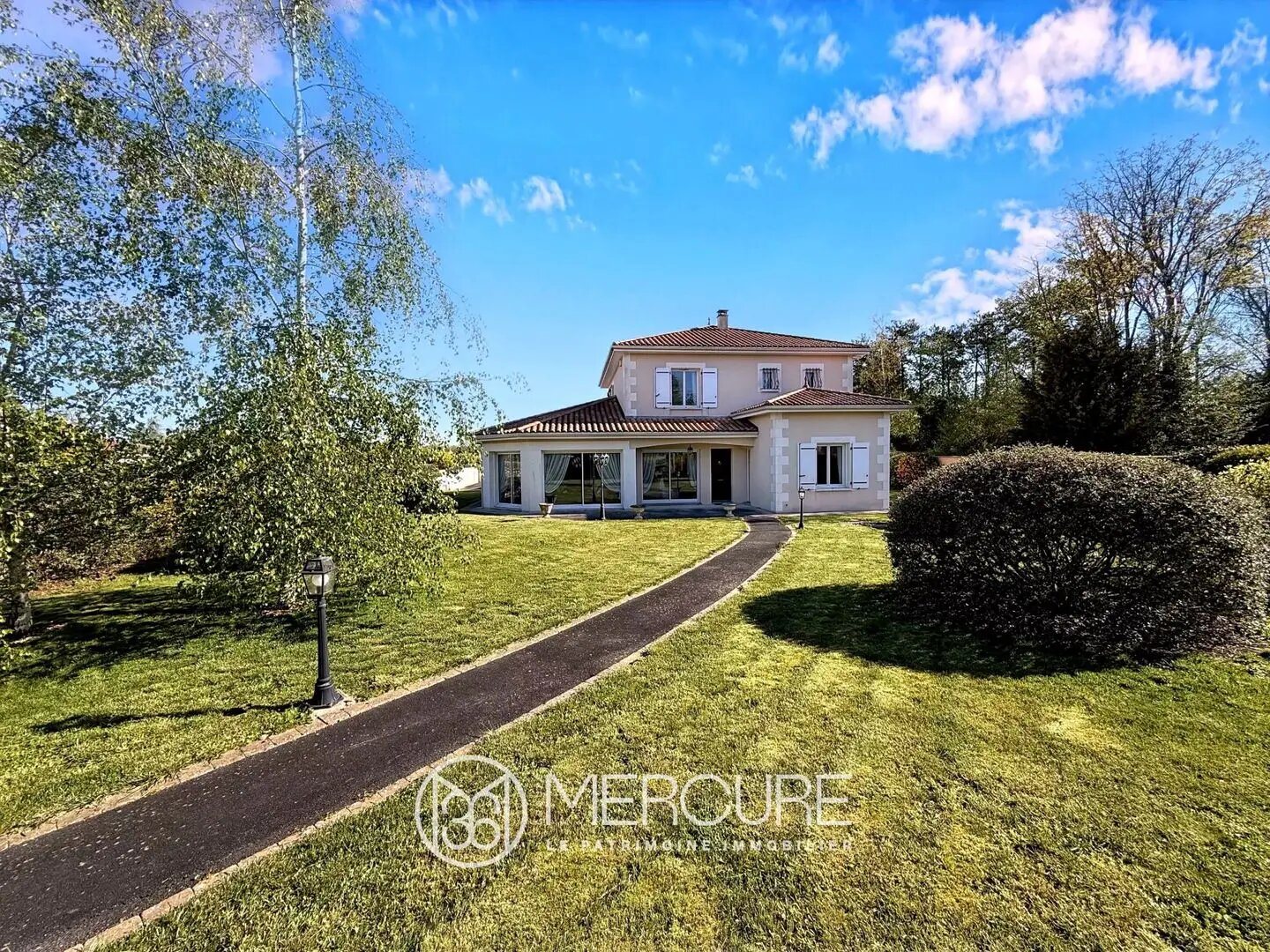 Maison à vendre, 318m², Neuville-de-Poitou