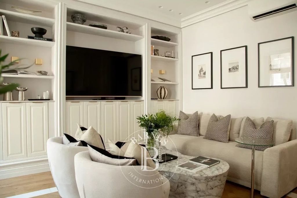Appartement à louer, 46m², Paris 8ème