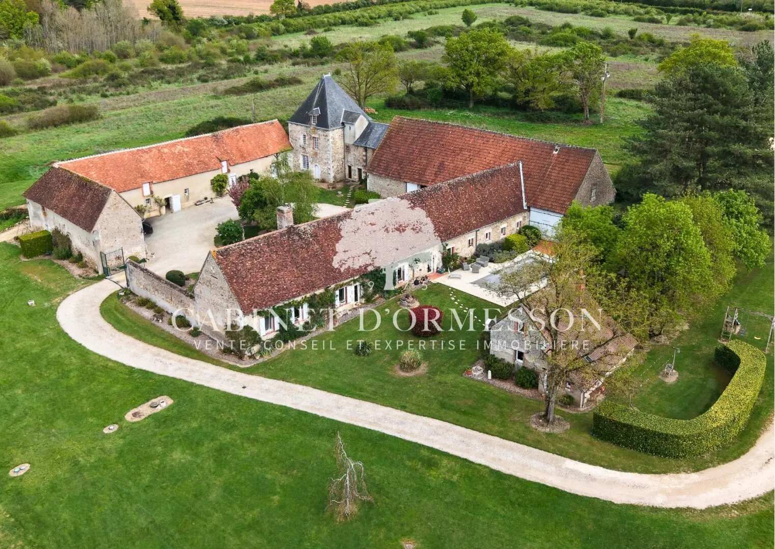 Maison à vendre, 370m², Saint-Gondon
