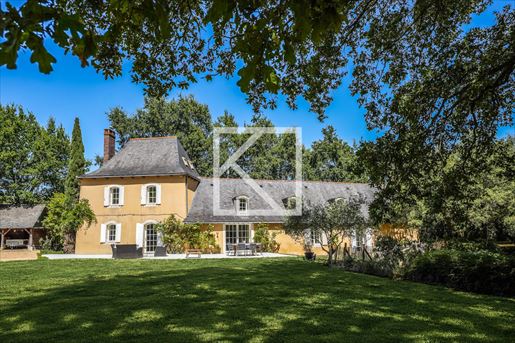 Maison 8 pièces 206 m² · à Chazé-sur-Argos · 206 m² · 472 500 €