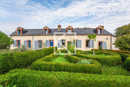 Maison 10 pièces 232 m² · à Beaucouzé · 232 m² · 740 000 €