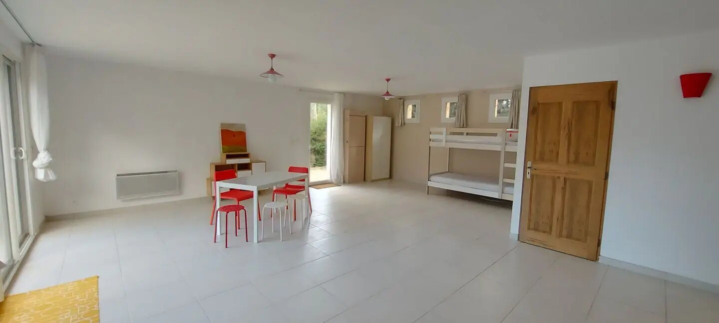 Maison à louer, 132m², Simiane-Collongue