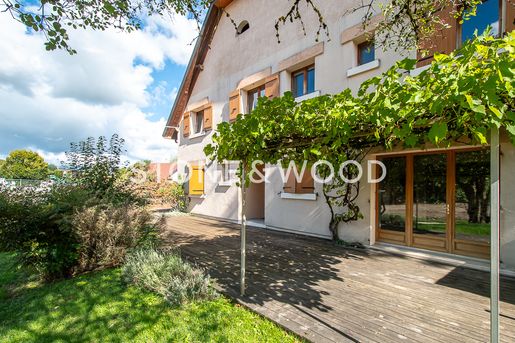 Maison 7 pièces 230 m² · à La Roche-sur-Foron · 230 m² · 650 000 €