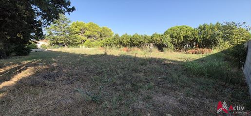 Terrain 1002 m² · à Arles · 1 002 m² · 255 000 €