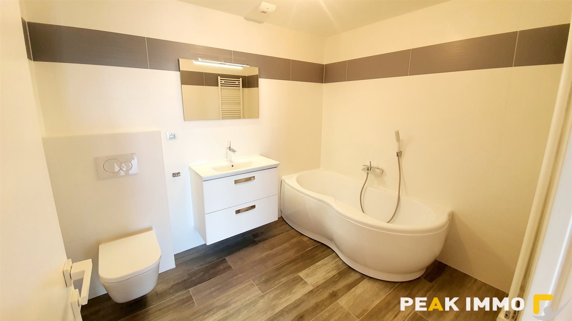 Appartement à louer, 208m², Saint-Genis-Pouilly