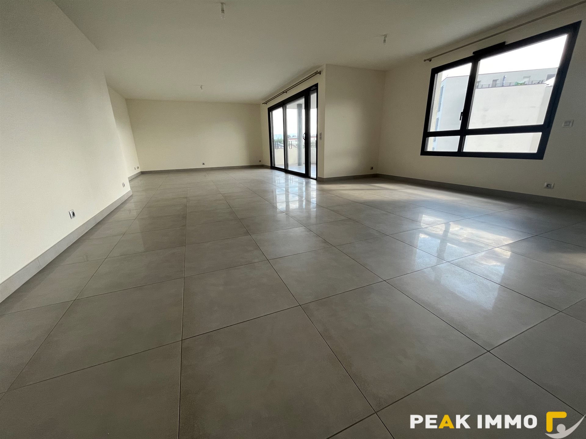 Appartement à louer, 166m², Saint-Genis-Pouilly