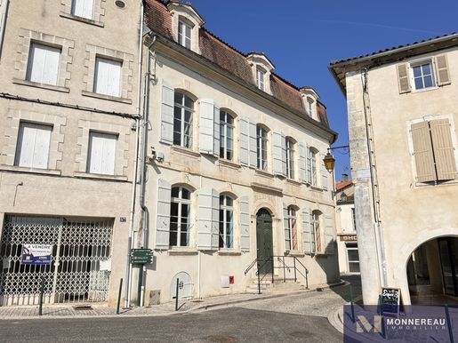 Maison 12 pièces 327 m² · à Barbezieux-Saint-Hilaire · 327 m² · 349 125 €