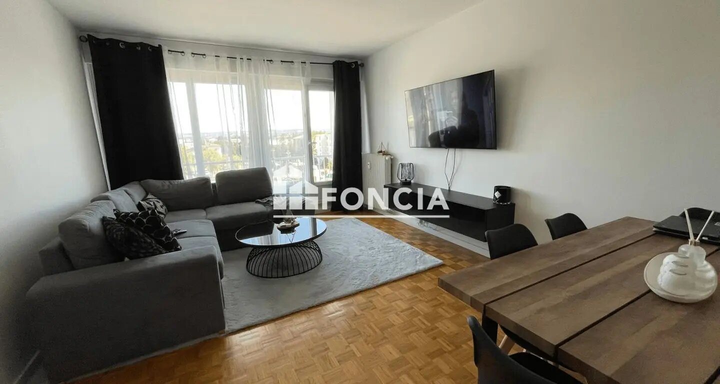 Appartement à louer, 73m², Pont-Evêque