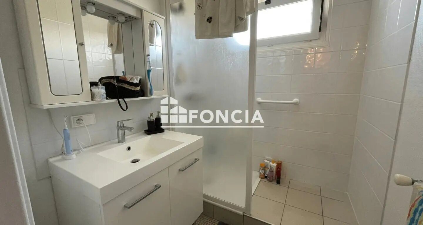 Appartement à louer, 73m², Pont-Evêque
