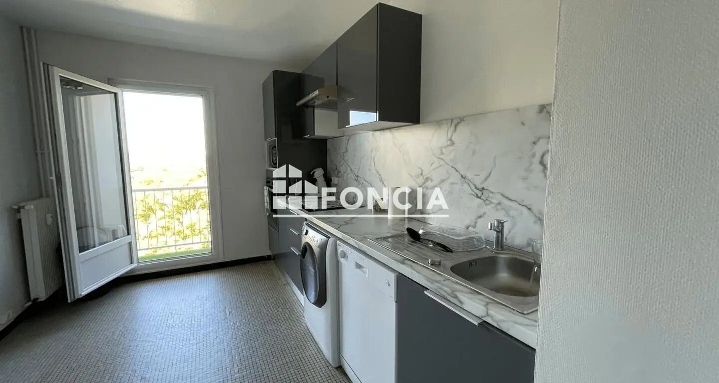 Appartement à louer, 73m², Pont-Evêque