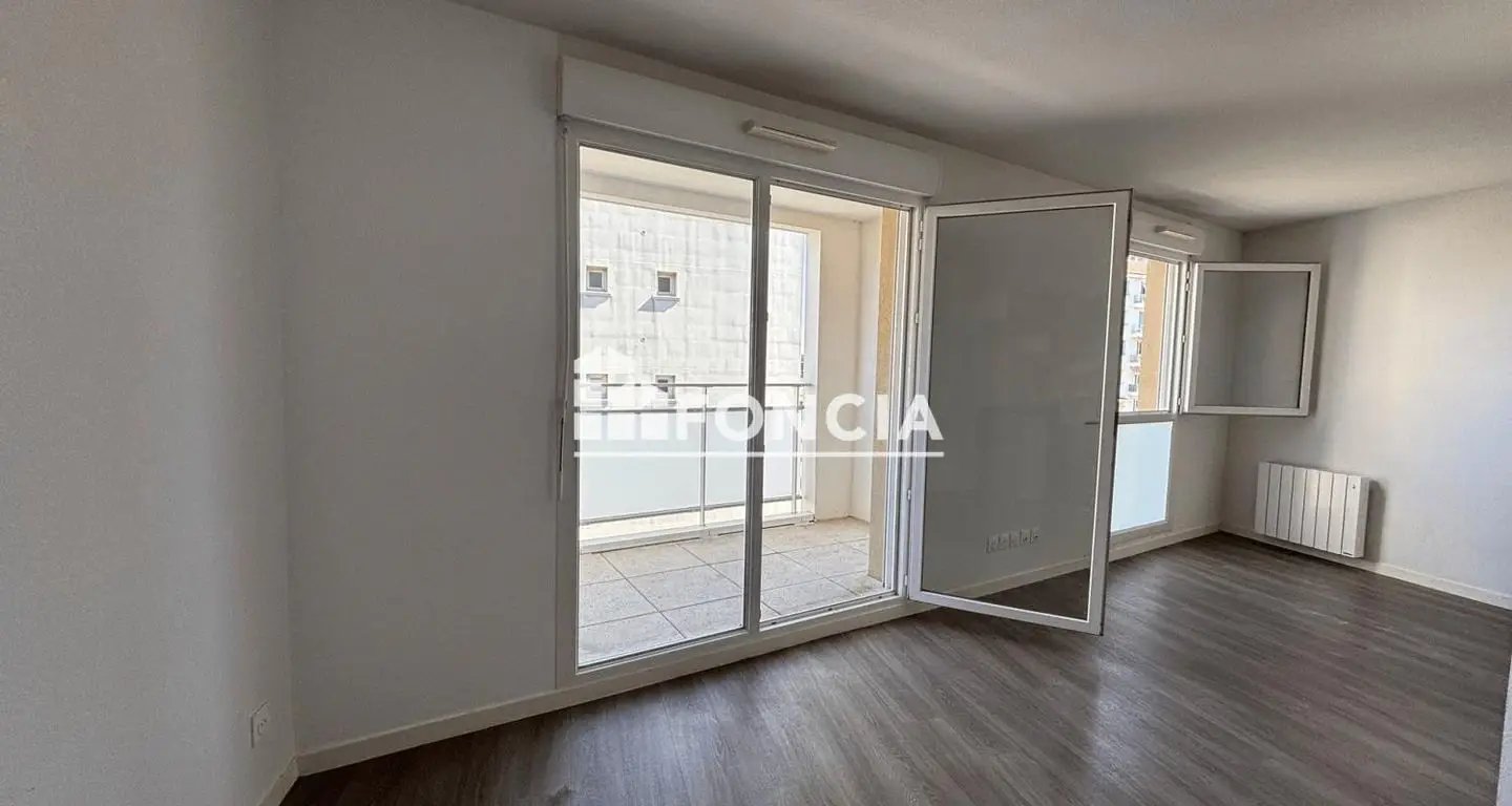 Appartement à louer, 31m², Vénissieux