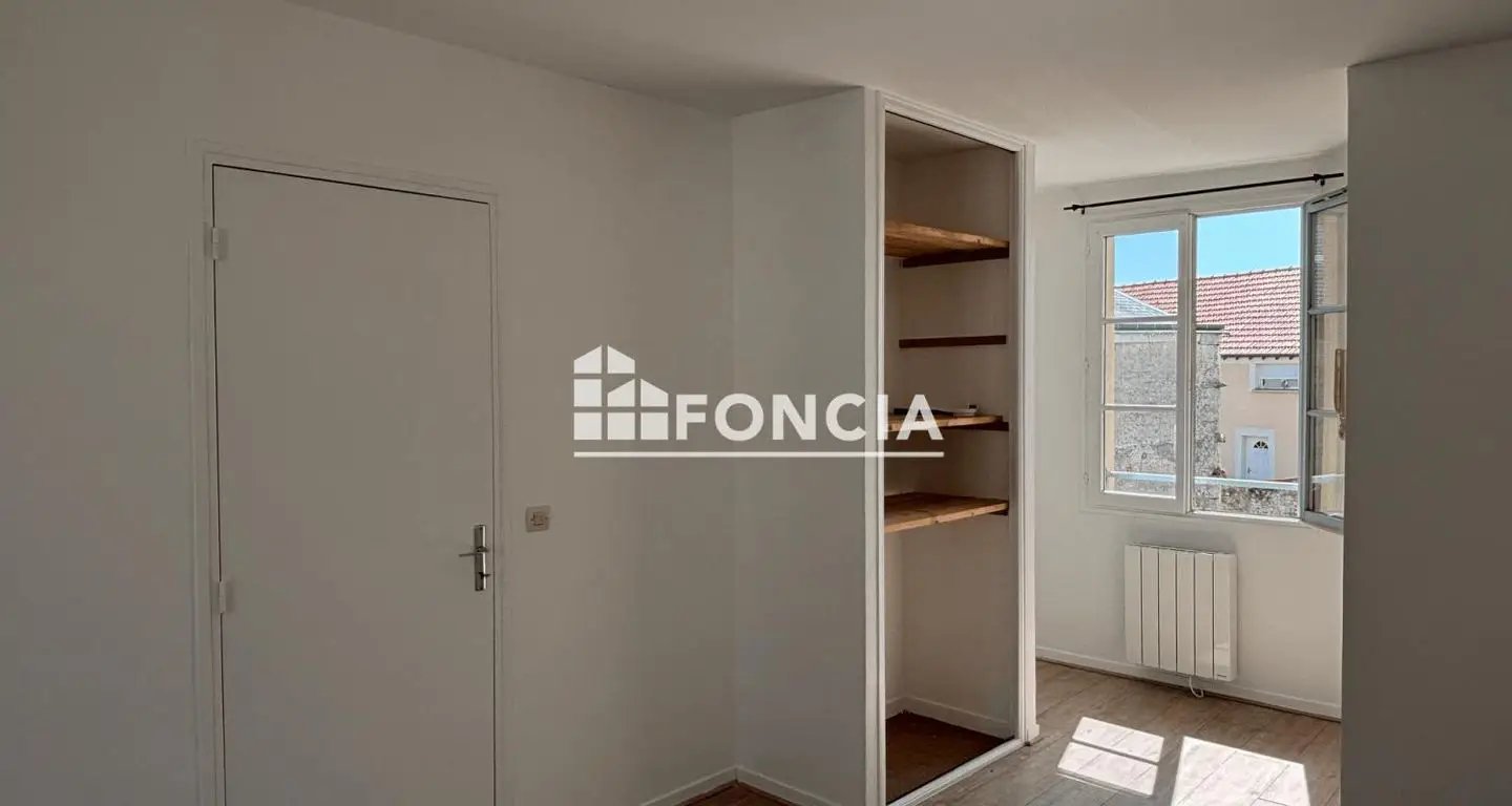 Appartement à louer, 41m², Sermaises