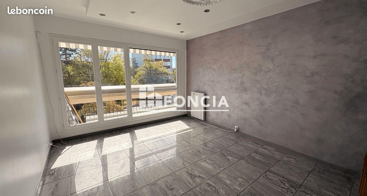 Appartement à louer, 78m², Evry