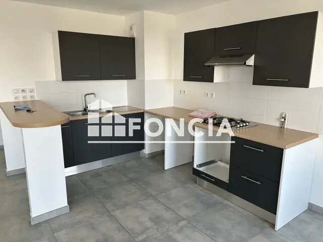 Appartement à louer, 76m², Vitrolles