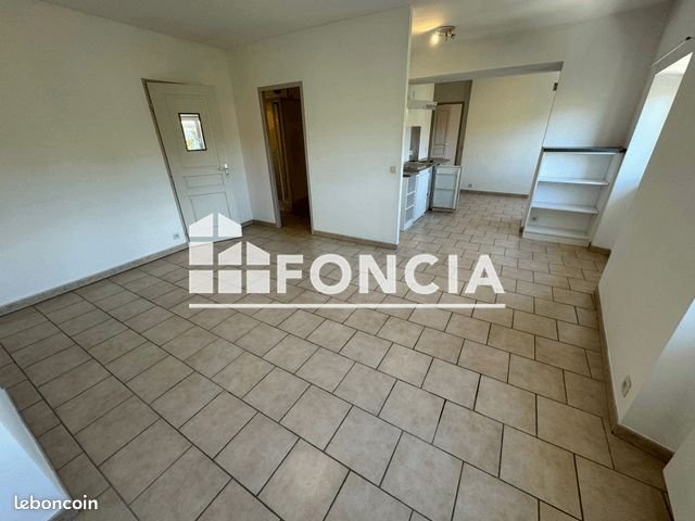 Appartement à louer, 47m², Charleval