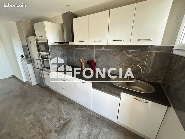 Appartement à louer, 74m², Marignane