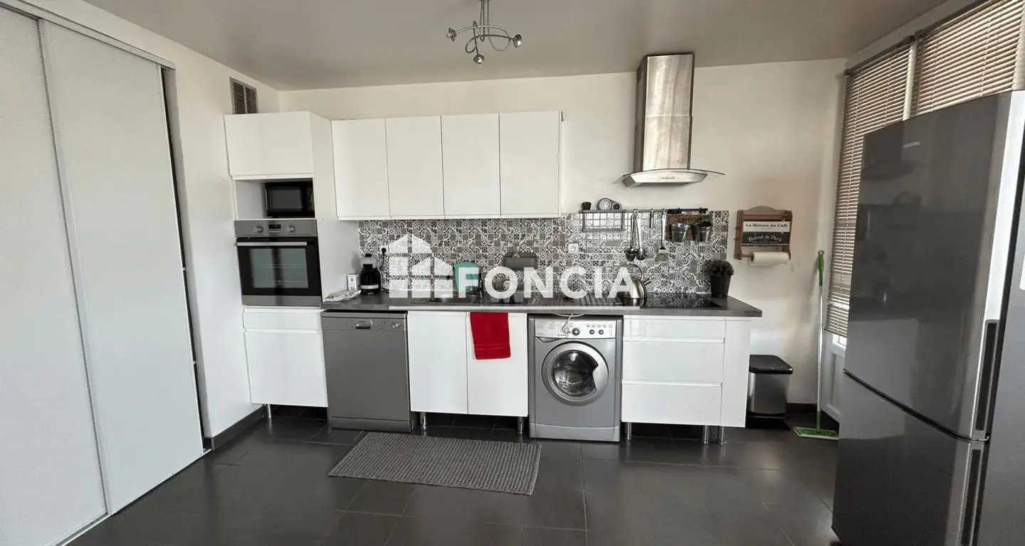 Appartement à louer, 56m², Marignane