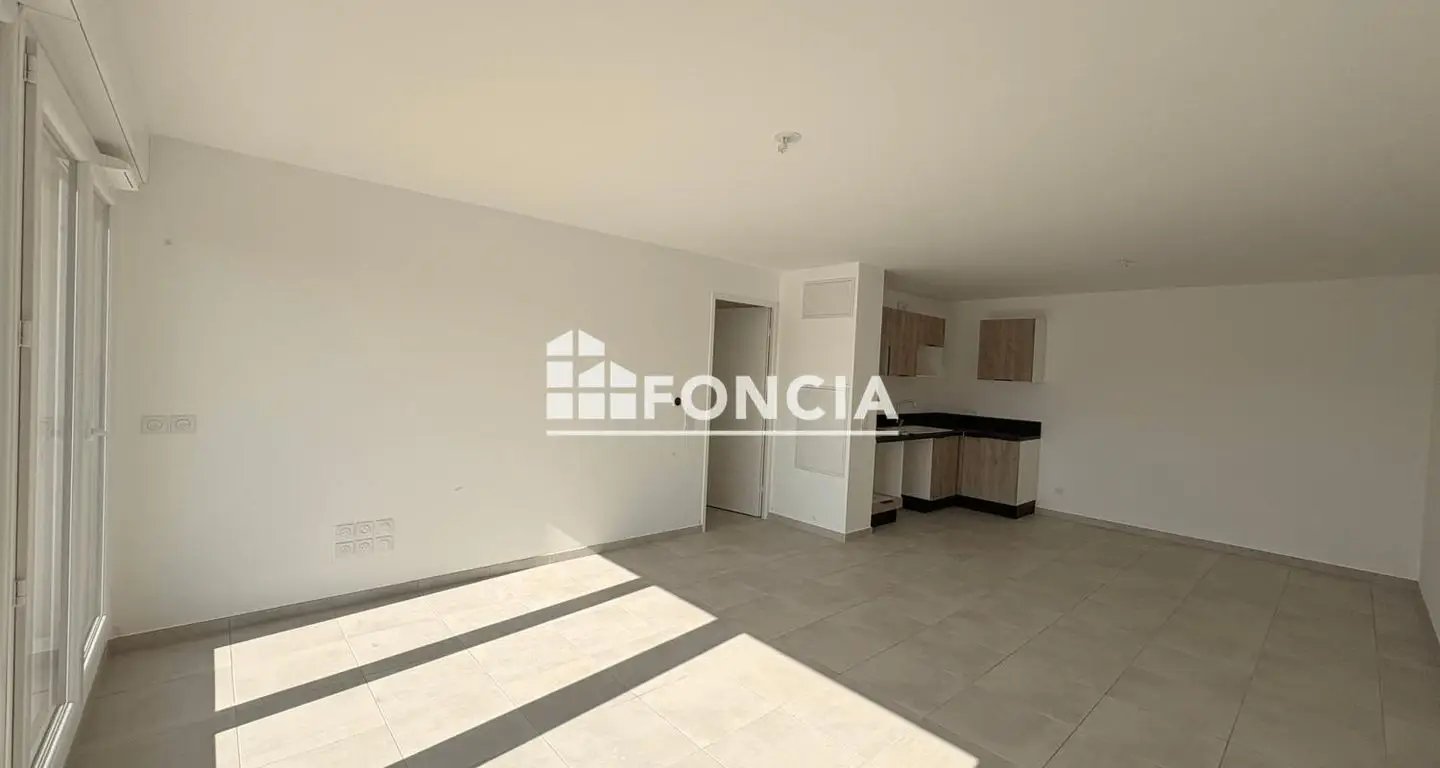 Appartement à louer, 69m², Morières-lès-Avignon