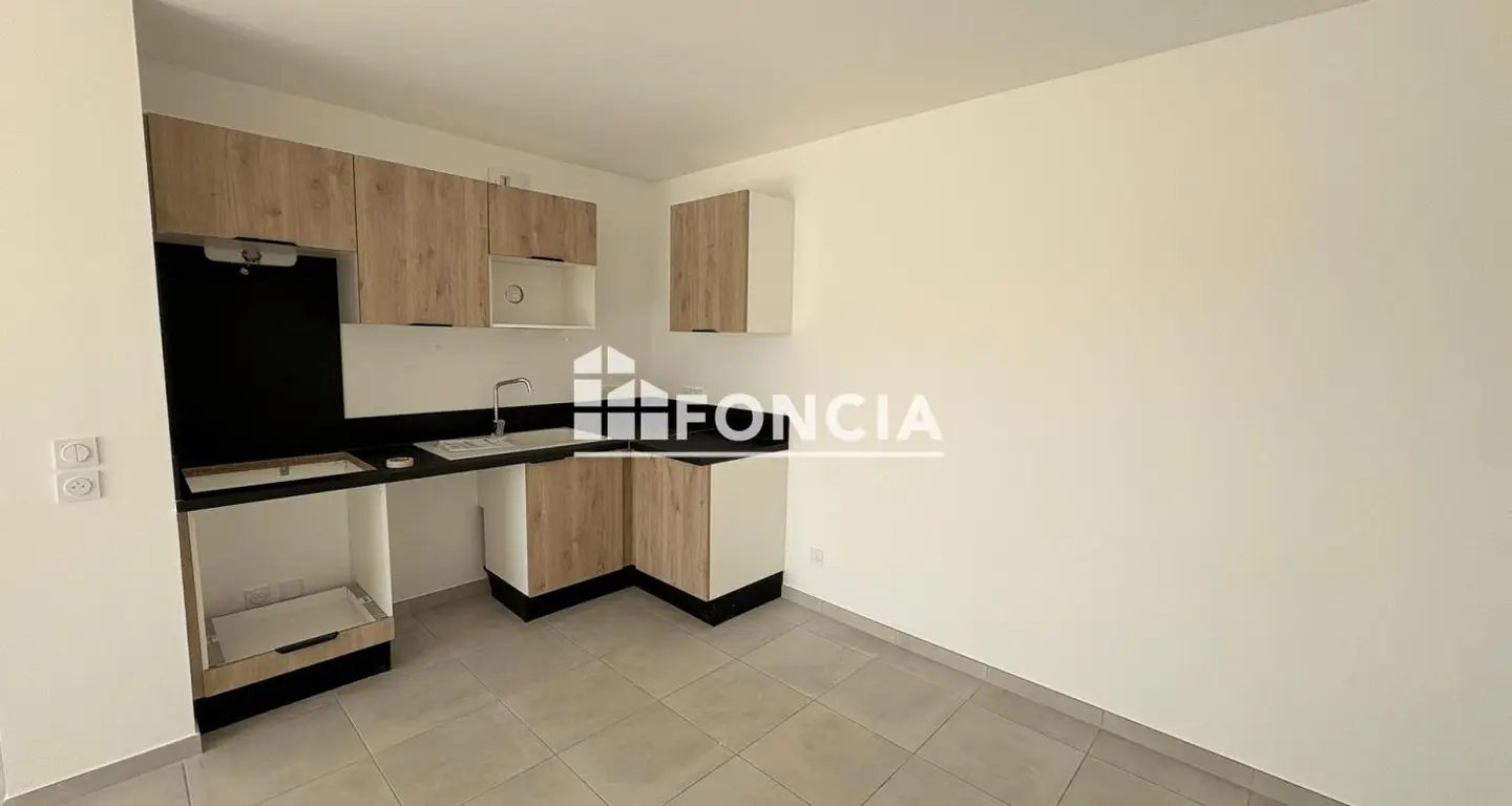 Appartement à louer, 69m², Morières-lès-Avignon