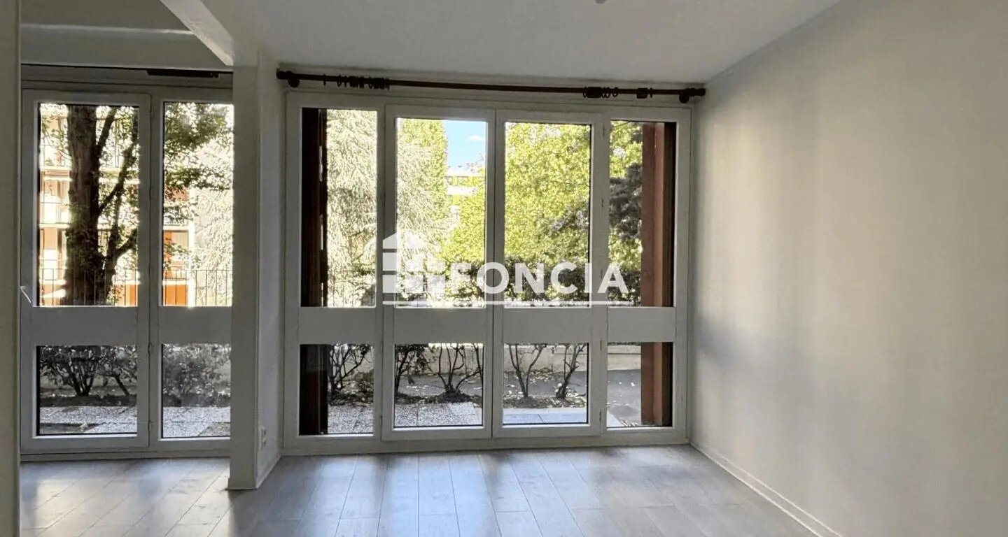 Appartement à louer, 29m², Fontenay-le-Fleury