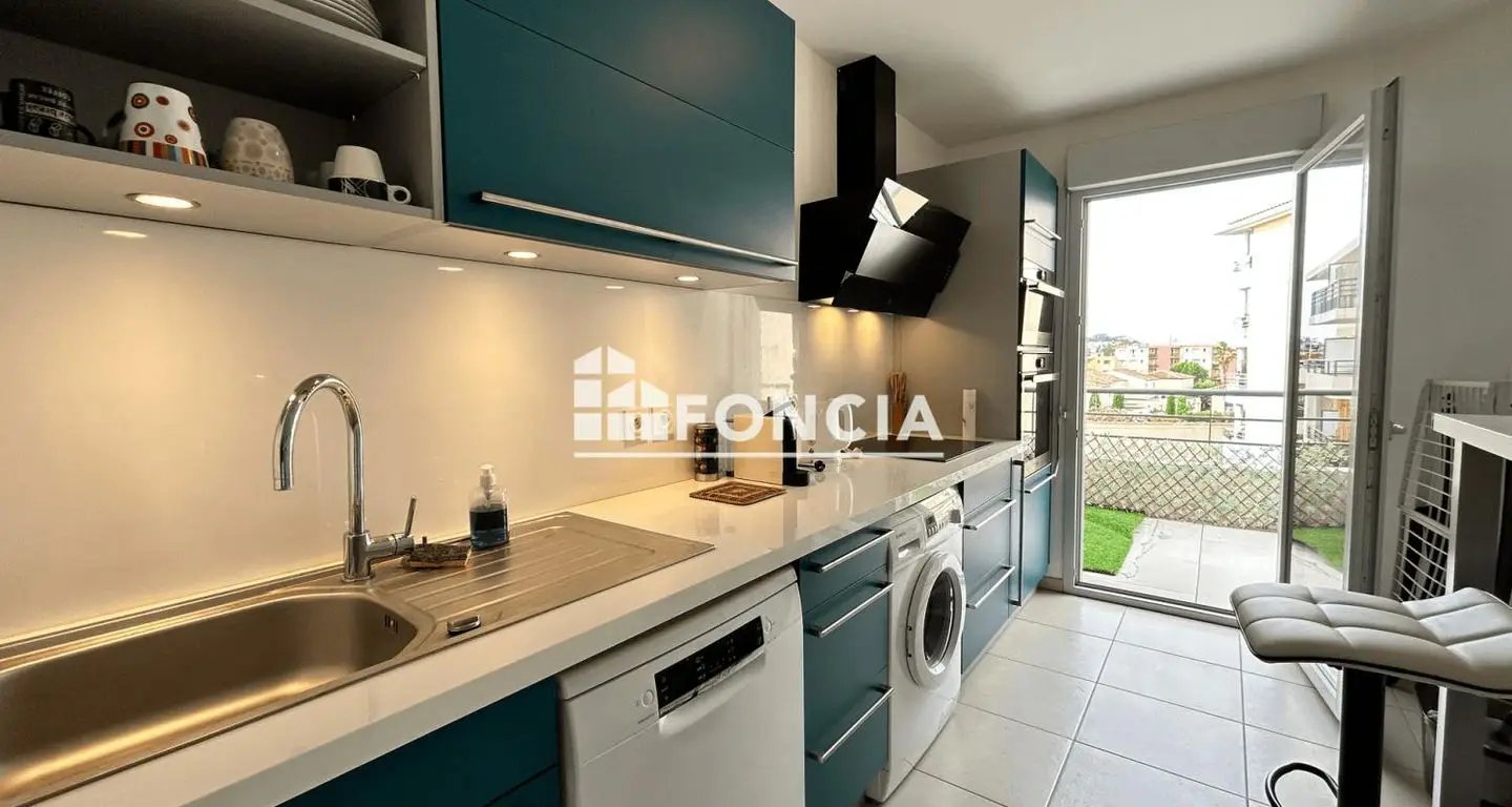 Appartement à louer, 75m², Antibes