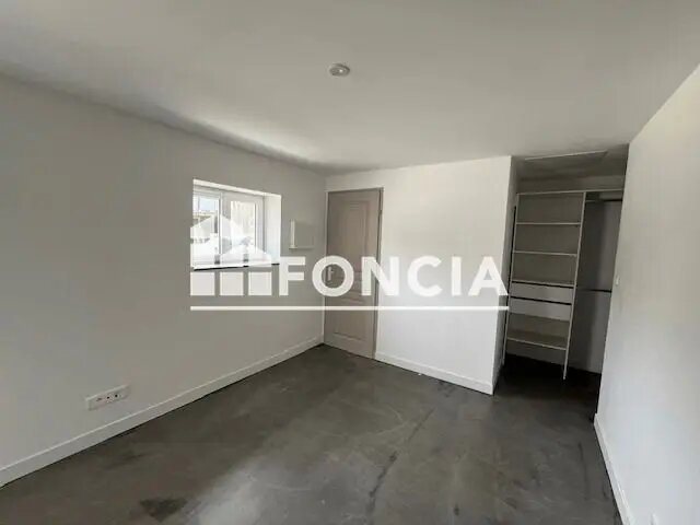 Maison à louer, 37m², Coulgens
