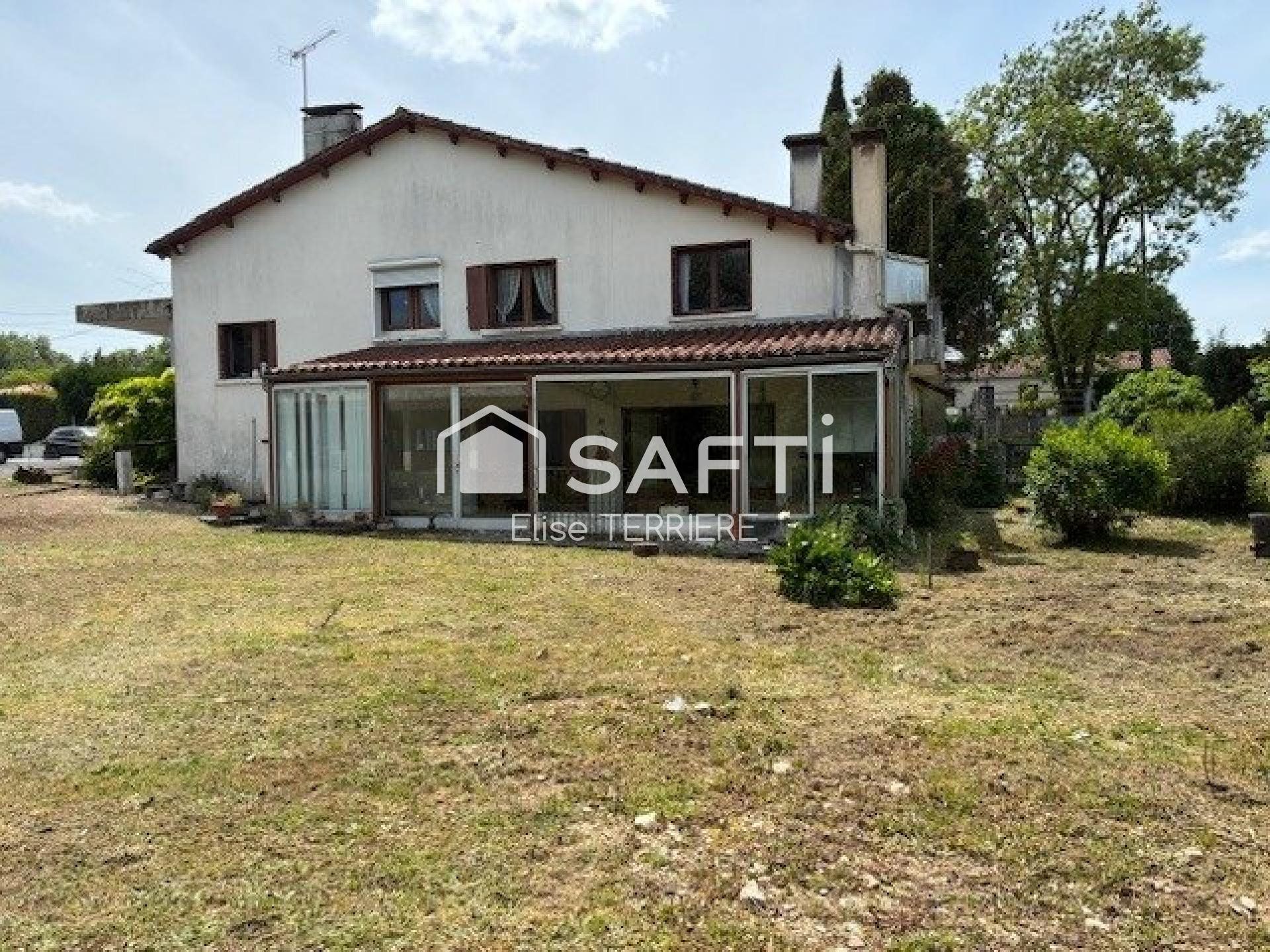 Maison à vendre, 197m², Aigre