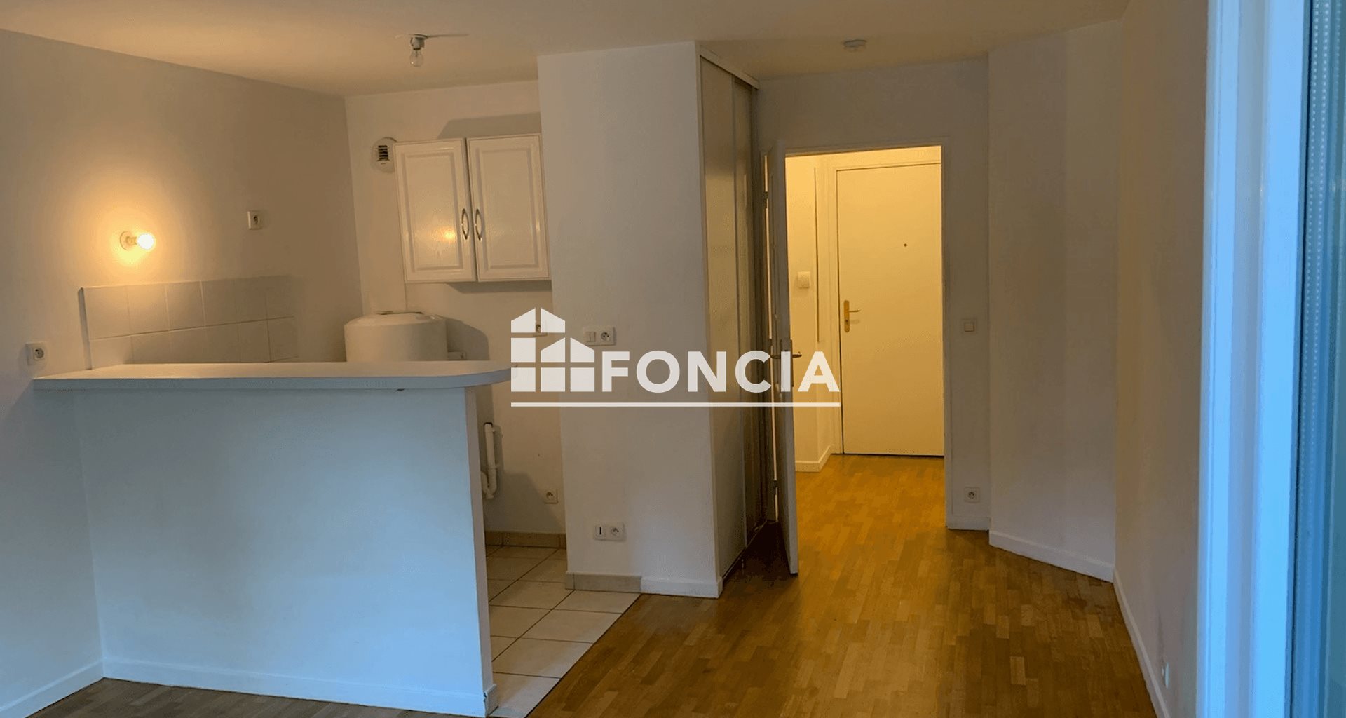 Appartement à louer, 25m², Suresnes