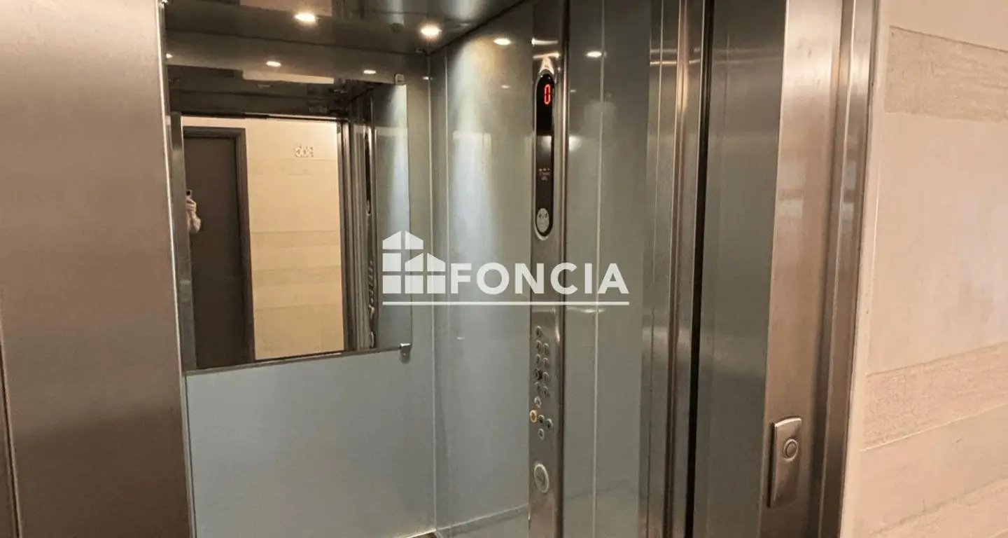 Appartement à louer, 102m², Courbevoie