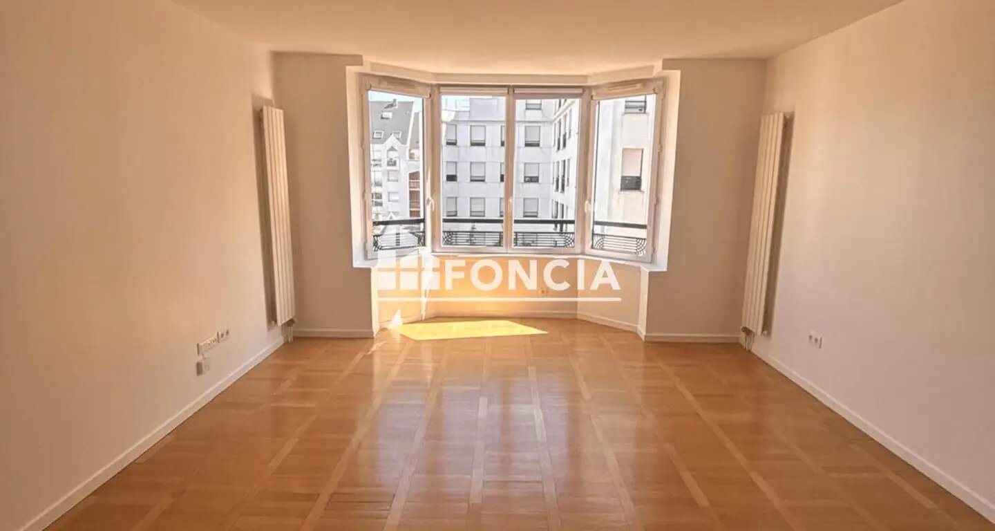 Appartement à louer, 59m², Suresnes