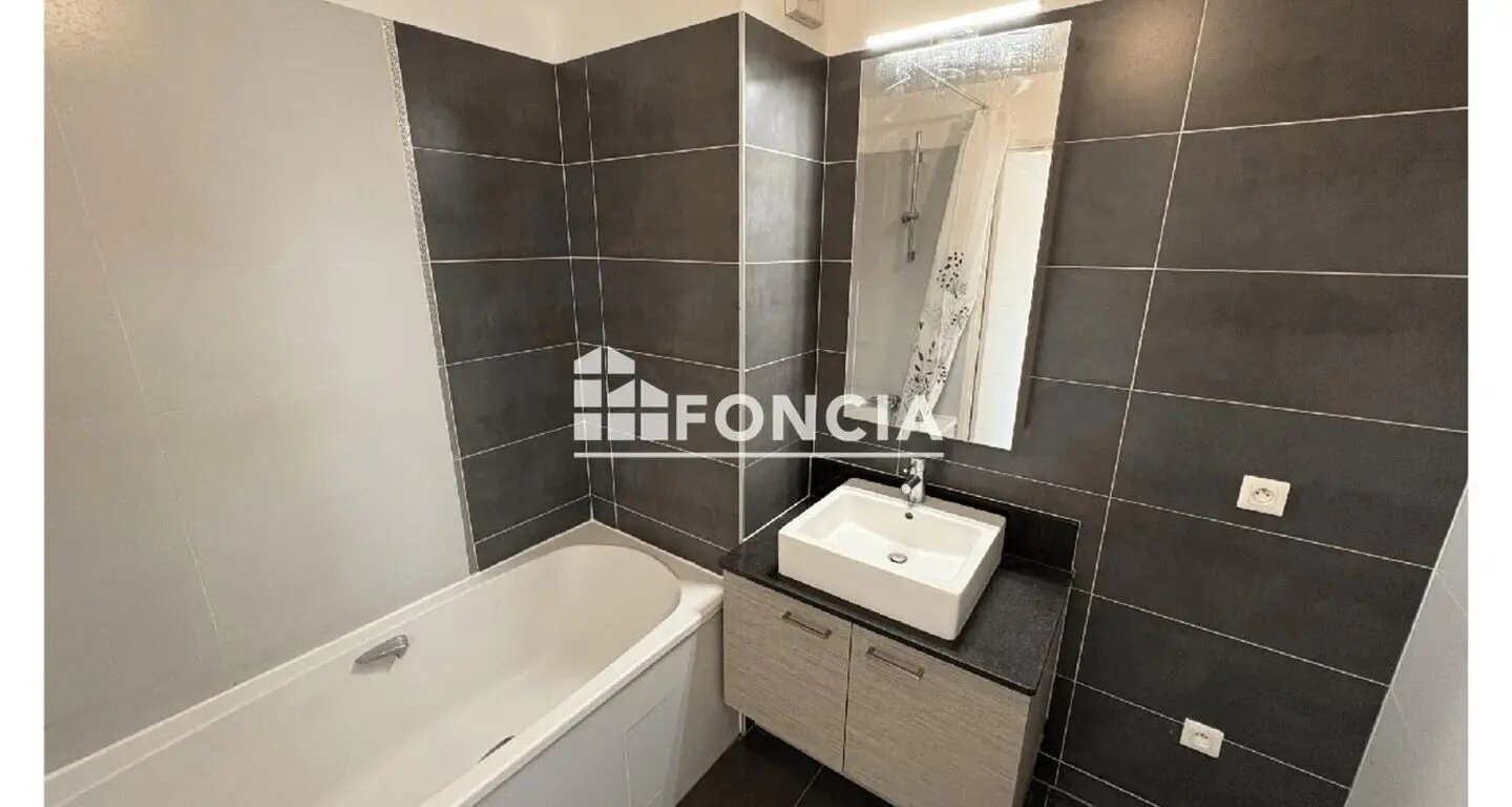 Appartement à louer, 59m², Suresnes