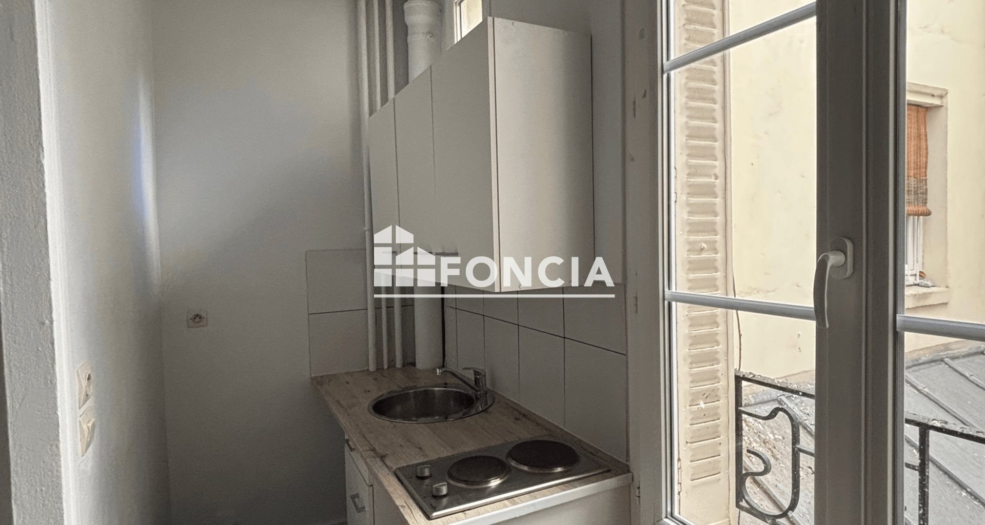 Appartement à louer, 17m², Courbevoie