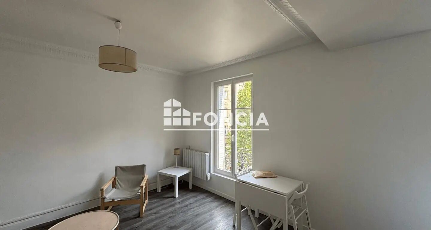 Appartement à louer, 27m², Courbevoie