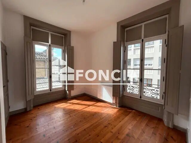 Appartement à louer, 63m², Saintes