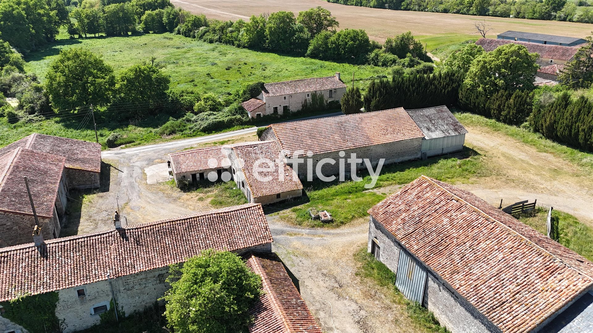 Maison à vendre, 1700m², Usson-du-Poitou