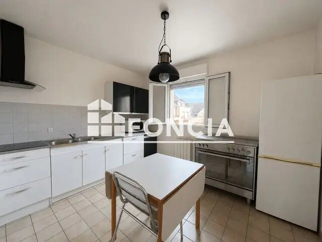 Appartement à louer, 74m², Lèves