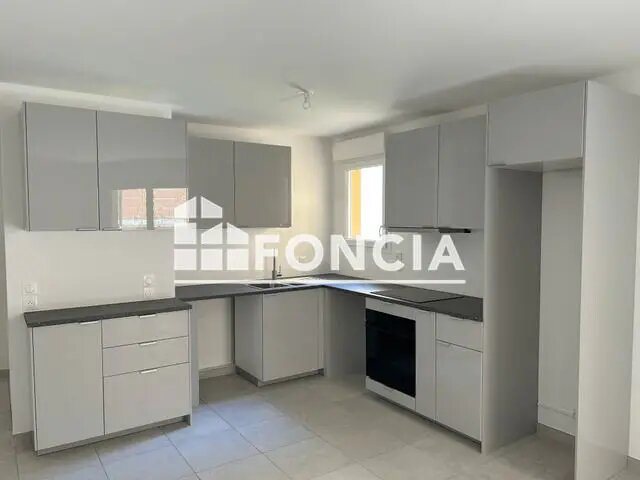 Appartement à louer, 67m², Solliès-Pont
