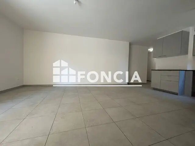 Appartement à louer, 67m², Solliès-Pont