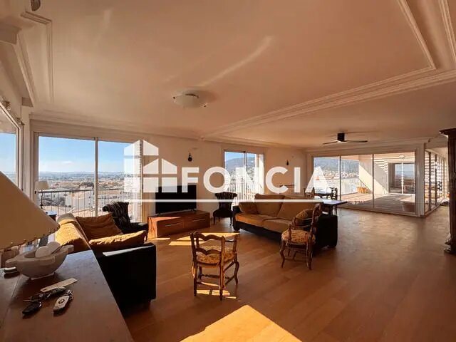 Appartement à louer, 244m², Hyères