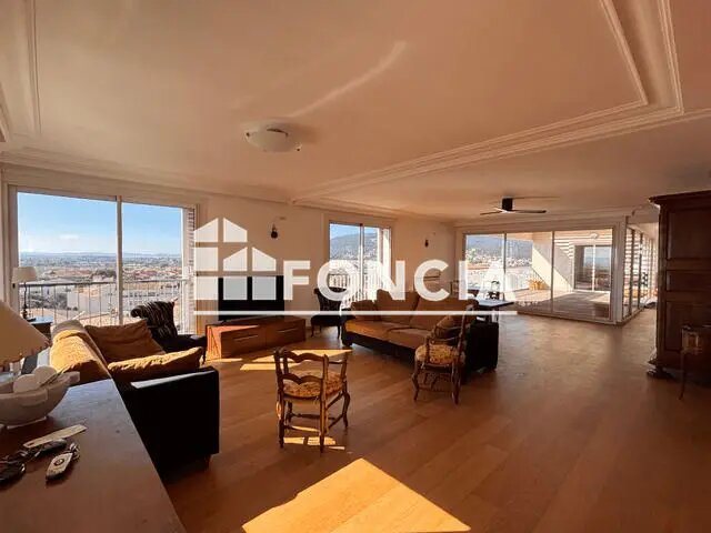 Appartement à louer, 244m², Hyères