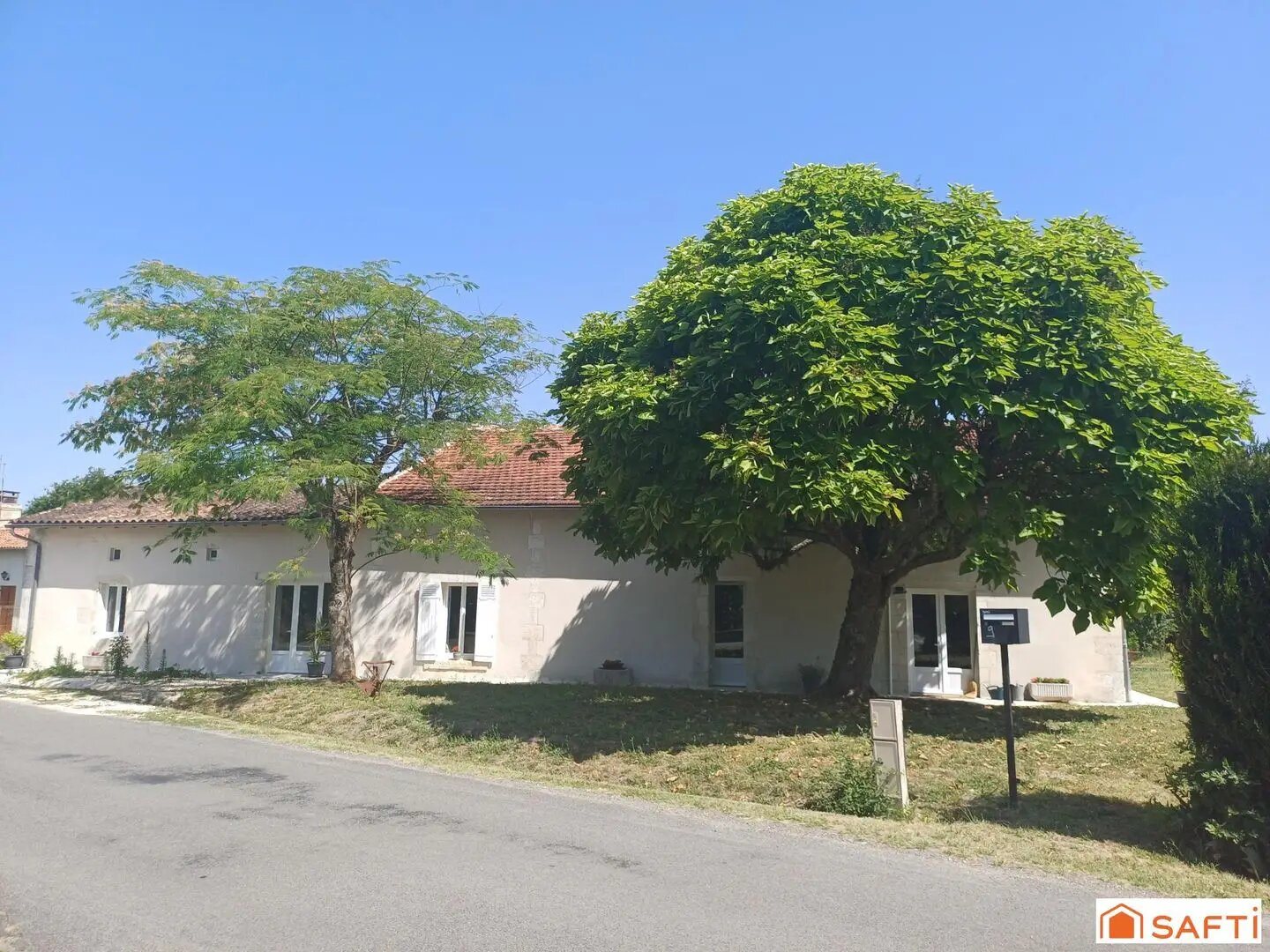 Maison à vendre, 172m², Brie-sous-Chalais