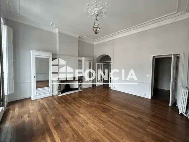 Appartement à louer, 189m², Nîmes