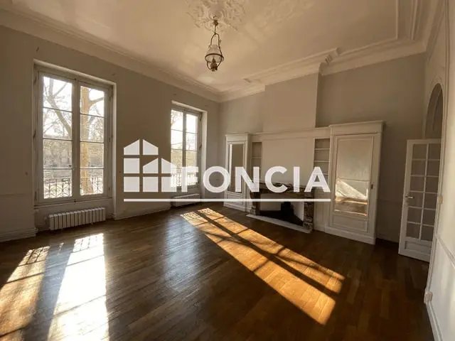 Appartement à louer, 189m², Nîmes