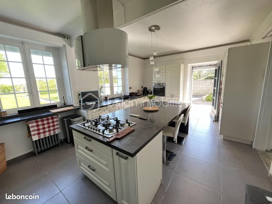 Maison à vendre, 186m², Plouzévédé